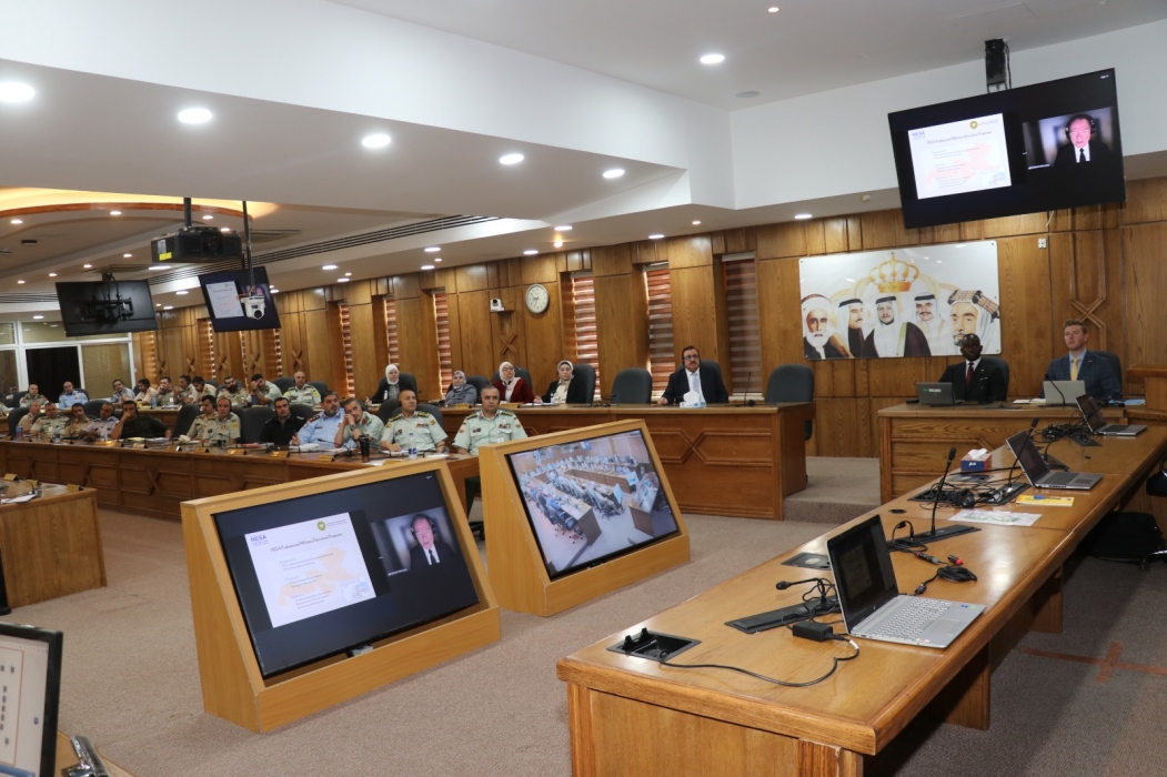 افتتاح دورة الاستراتيجية والقيادة العليا في كلية الدفاع الوطني