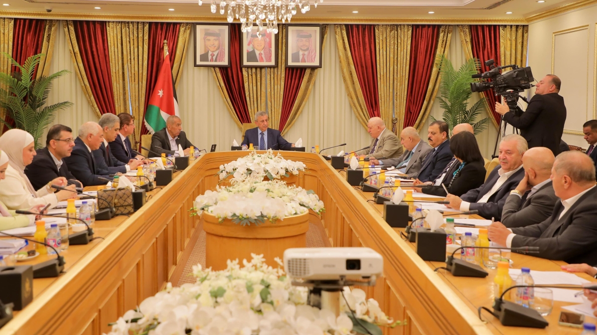 عمل الأعيان تناقش تدابير السلامة المهنية في مواقع العمل