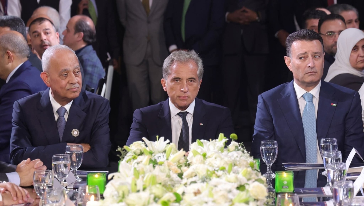 مندوبا عن الملك.. رئيس الوزراء يرعى الاحتفال بيوم الصناعة الأردنية