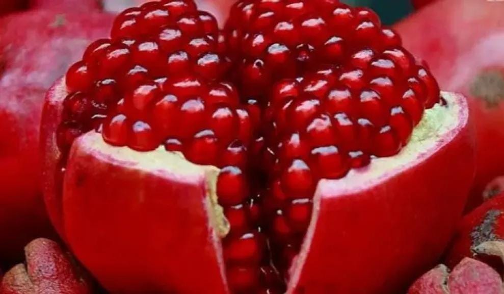 تفسير رؤية الرمان في المنام.. بين الرزق والابتلاء حسب ابن سيرين والنابلسي