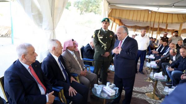 مندوبًا عن الملك وولي العهد. العيسوي يعزي عشيرتي الزعبي والحوارات