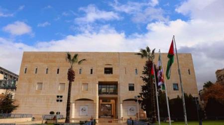 أمانة عمّان تُنذر 19 موظفًا بالفصل (أسماء)