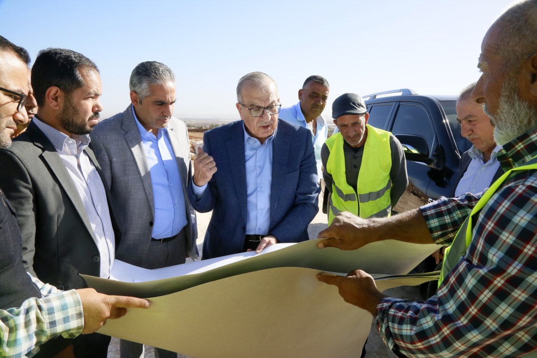 وزير الأشغال يتفقد سير العمل في مشروع طريق إربد الدائري