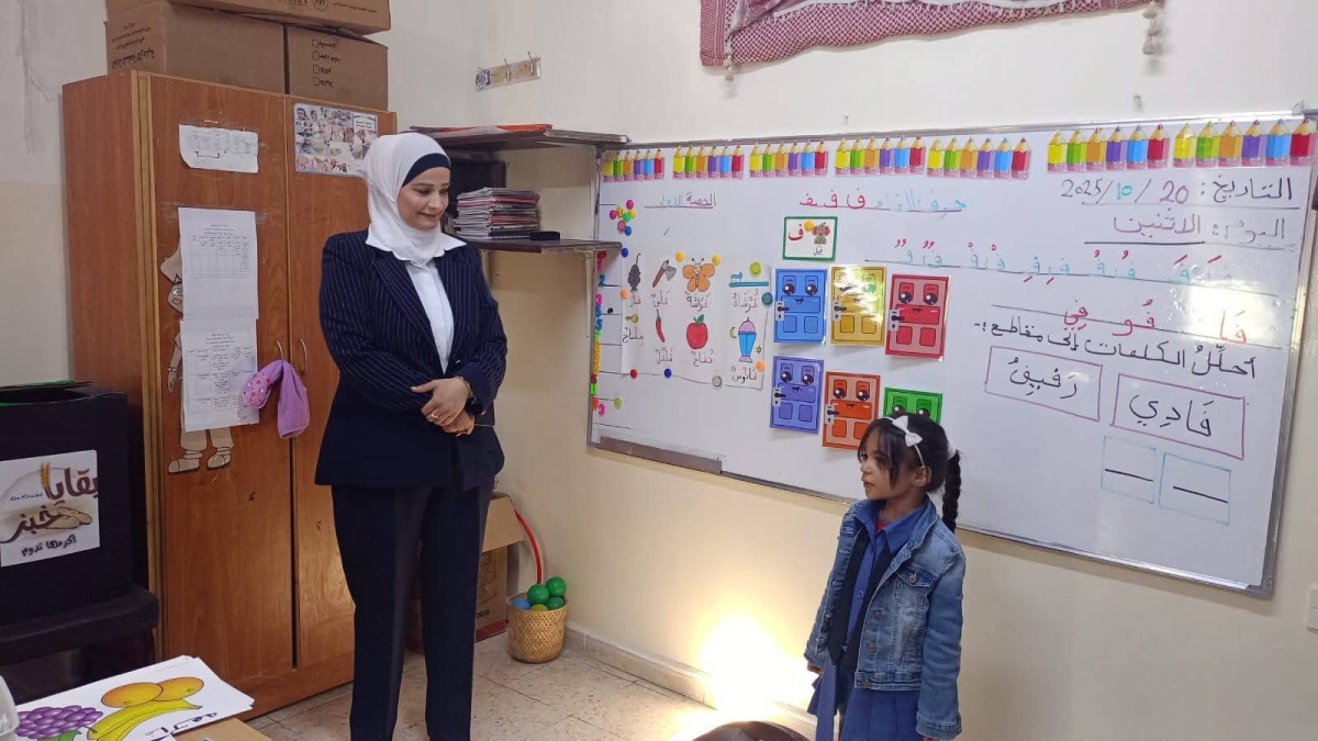 السواريس تتفقد مدرسة فاطمة الزهراء الأساسية المختلطة بحضور فعاليات الطابور الصباحي .