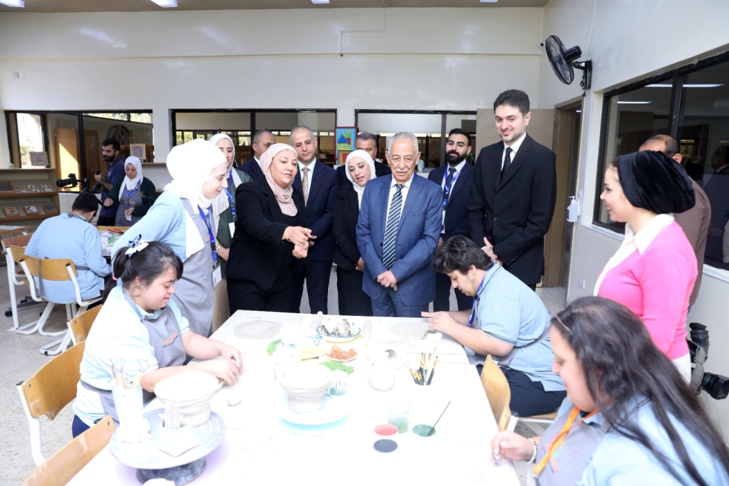رئيس الديوان الملكي يزور مركز نازك الحريري للتربية الخاصة ويشيد بجهوده وبرامجه