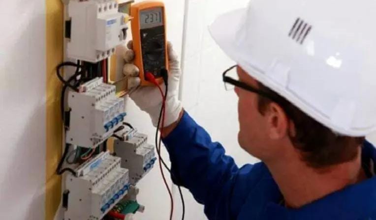 فصل الكهرباء من الـ10 صباحا والى 3 عصرا عن مناطق في المملكة أسماء