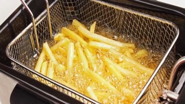 تحذير صحي في الهند.. إعادة استخدام زيت الطهي تهدد الصحة العامة