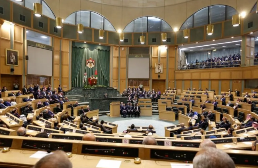 من يترأس جلسة النواب الاولى؟