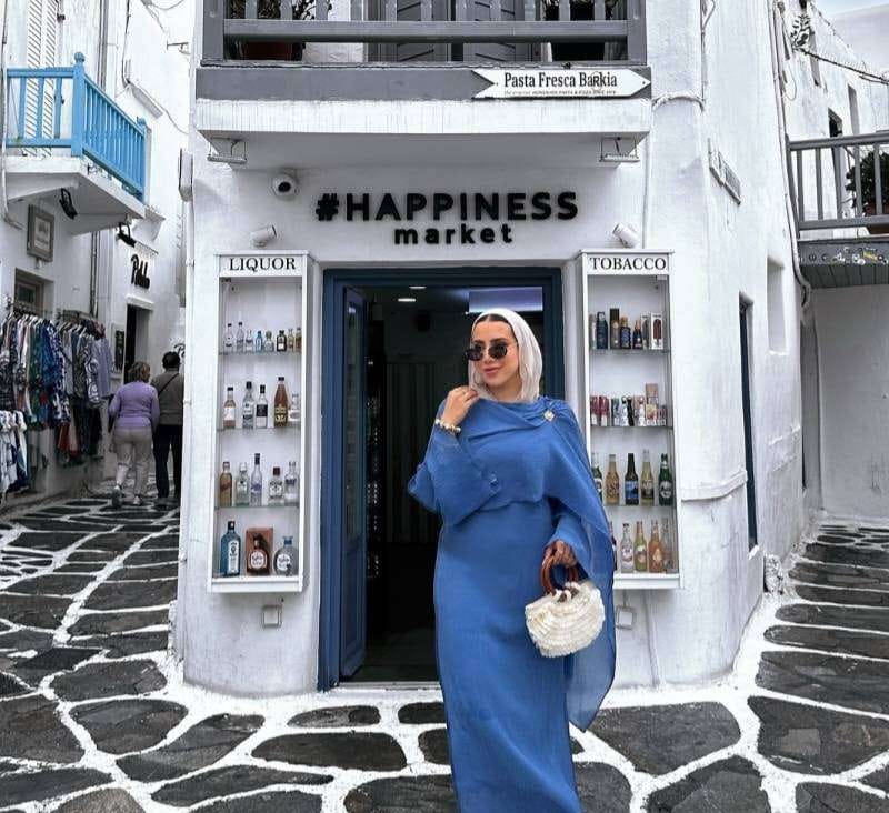 رهف الشامي تتألق بإطلالة يونانية ساحرة خلال عطلتها في جزيرة ميوكونوس