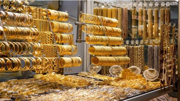 أسعار الذهب تنخفض 80 قرشا الاثنين في الأردن