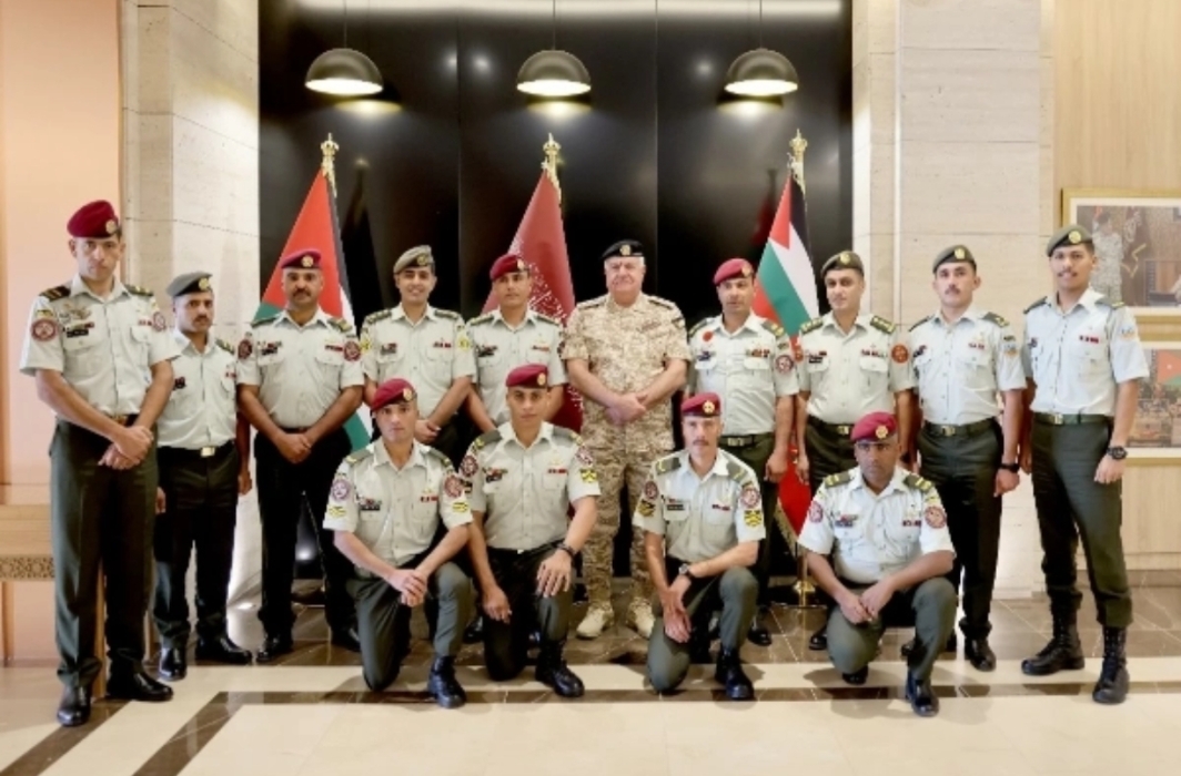 رئيس هيئة الأركان المشتركة يكرّم عدداً من منتسبي القوات المسلحة الأردنية