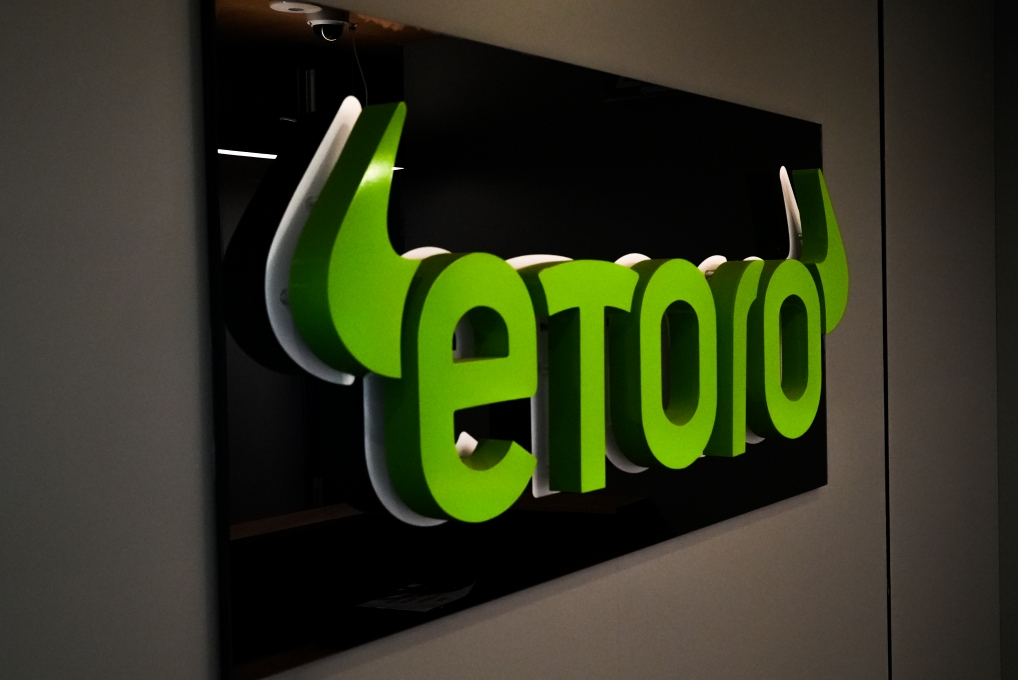 آيفون 17 ينعش مبيعات آبل رغم تحديات السوق الصينية وتقلبات العملات