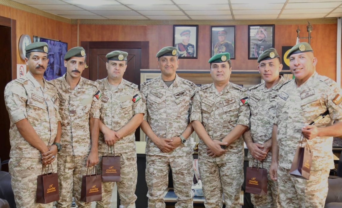 مدير التربية والتعليم الثقافة العسكرية يكرّم عدداً من مرتبات المديرية