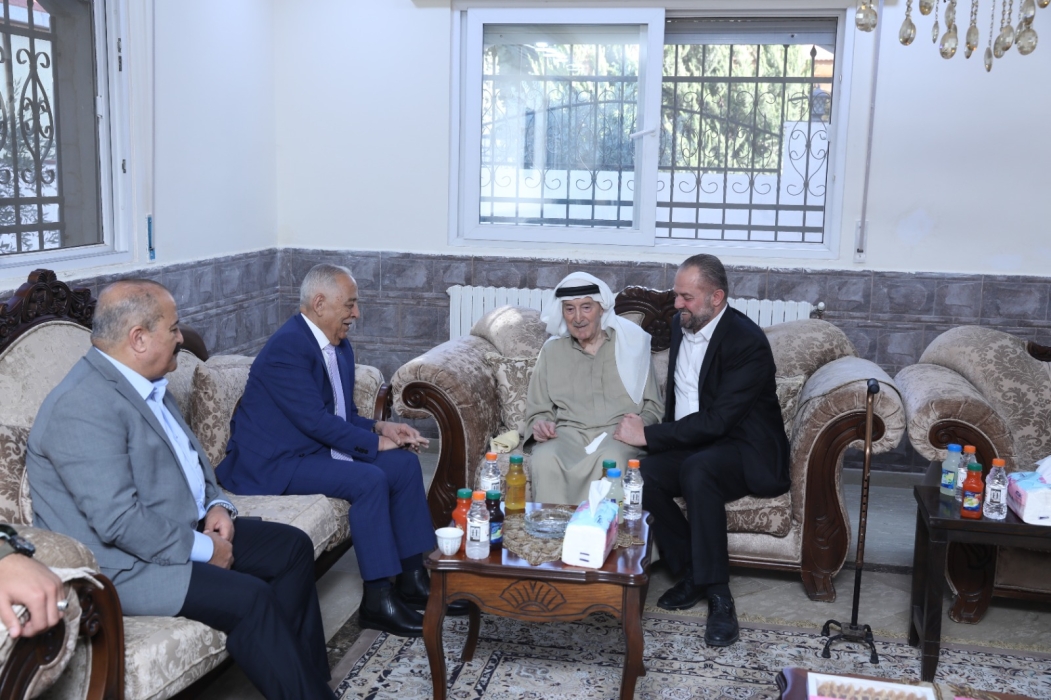 العيسوي ينقل تمنيات الملك وولي العهد للوزيرين العكور وأبو عين بتمام الصحة...صور