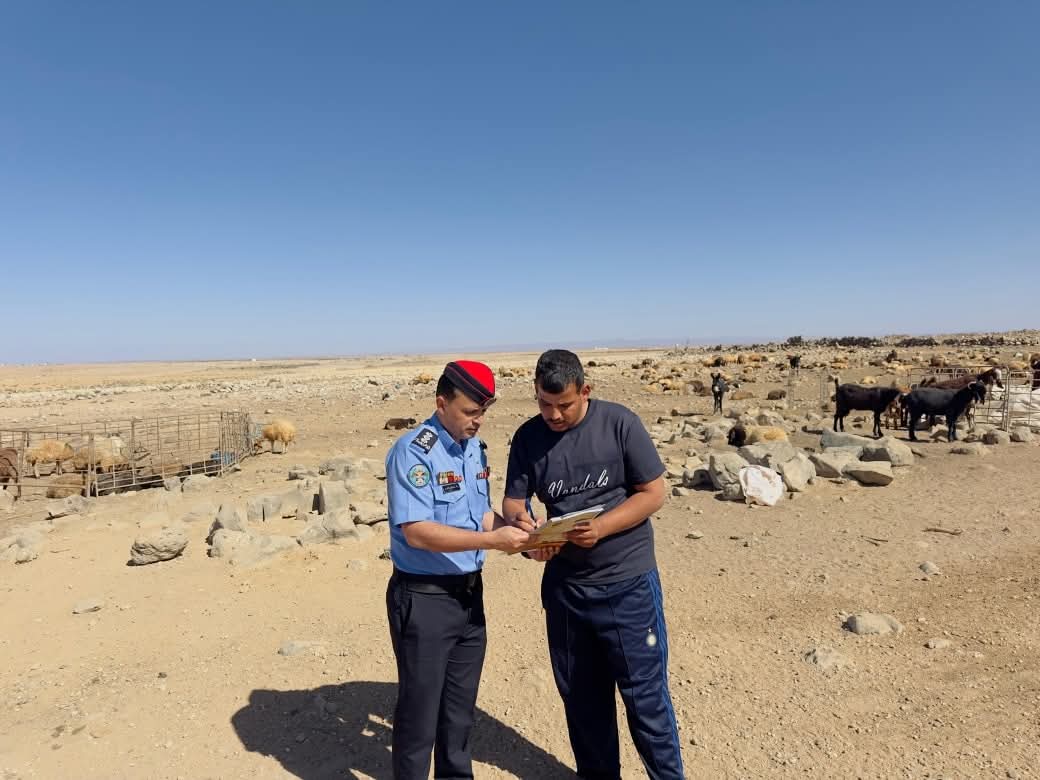 الشرطة المجتمعية في البادية الشمالية تنفذ حملة توعوية استعدادًا لفصل الشتاء