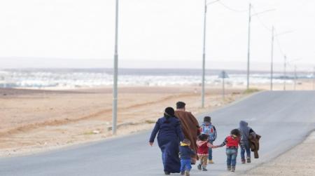 لاجئون سوريون يؤجلون عودتهم من الأردن إلى ما بعد الشتاء والمدارس