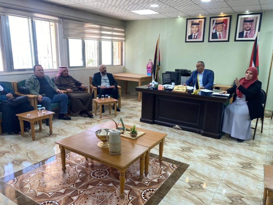 لجنة مجلس المحافظة تلتقي مدير تربية ذيبان