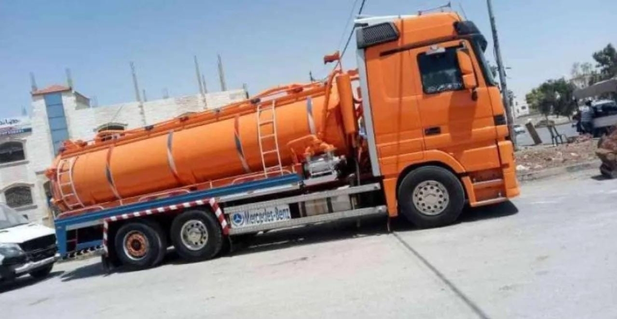 ضبط صهريج مياه عادمة يفرغ حمولته بطريقة مخالفة بإربد