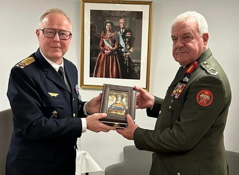 الحنيطي يلتقي القائد الأعلى للقوات المسلحة السويدية ورئيس أركان الدفاع