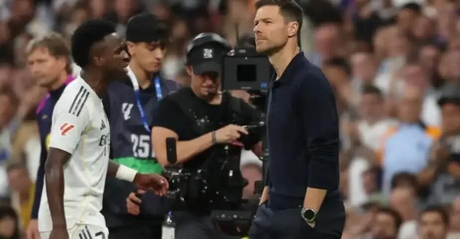 أزمة بين فينيسيوس والونسو تهدد استقرار ريال مدريد