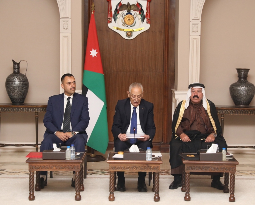 رئيس الديوان الملكي خلال لقائه وفدا من أبناء عشيرة العنيزات...صور