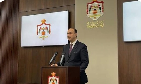 المومني يعقد مؤتمراً صحفياً لإعلان قرارات مجلس الوزراء من جبل القلعة