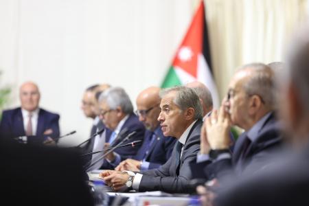 الحكومة: أكثر من 1000 قرار في عام