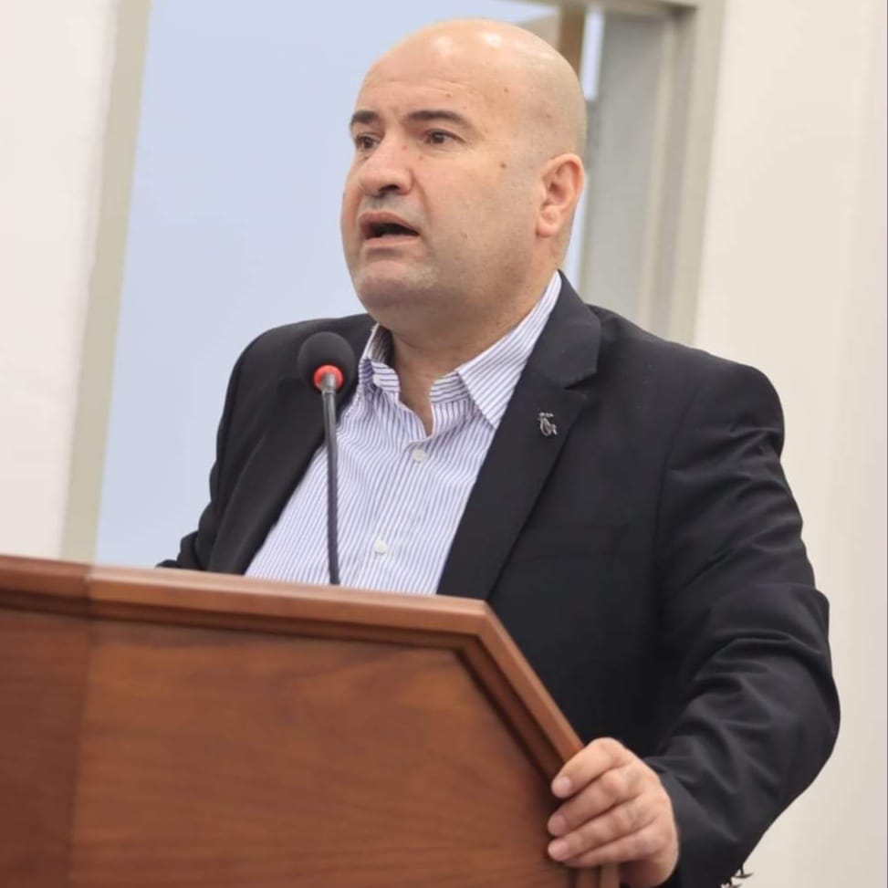 سيدنا... ونحن بظهرك