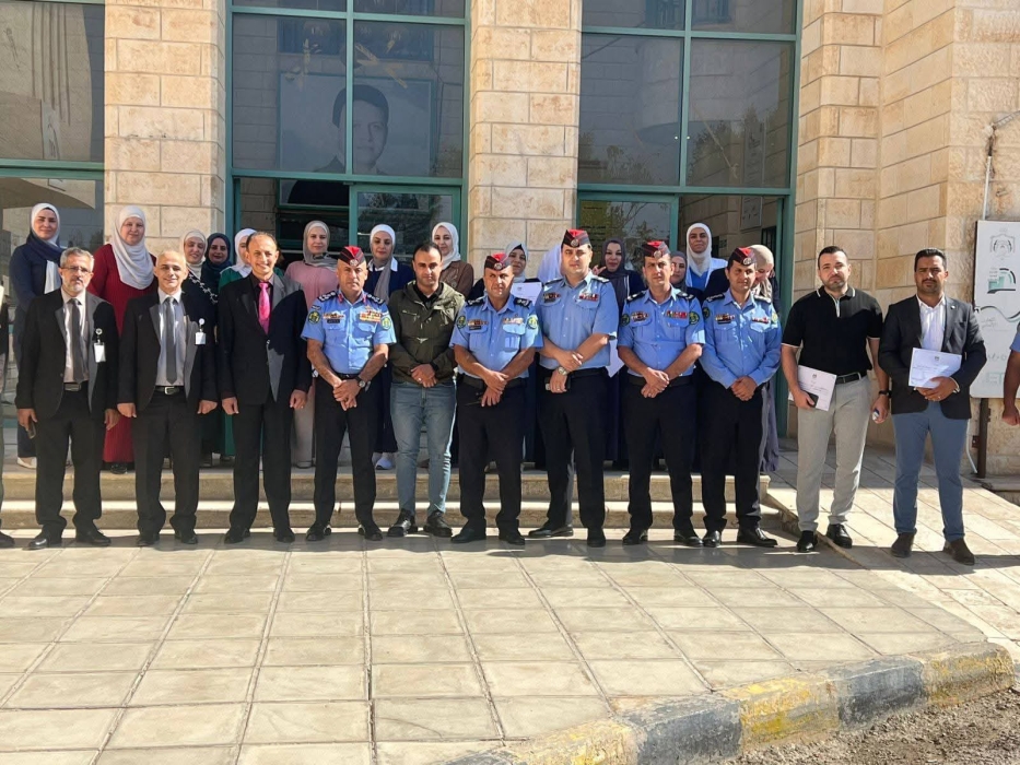 تخريج دورة أصدقاء الأمن العام في مستشفى النسائية والأطفال المفرق
