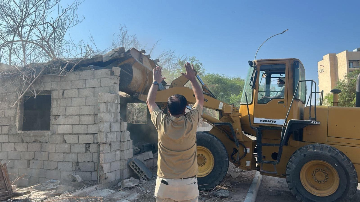 سلطة العقبة تزيل أكثر من 300 قارمة مخالفة وتواصل حملتها لإزالة العشوائيات حفاظًا على المظهر الحضري