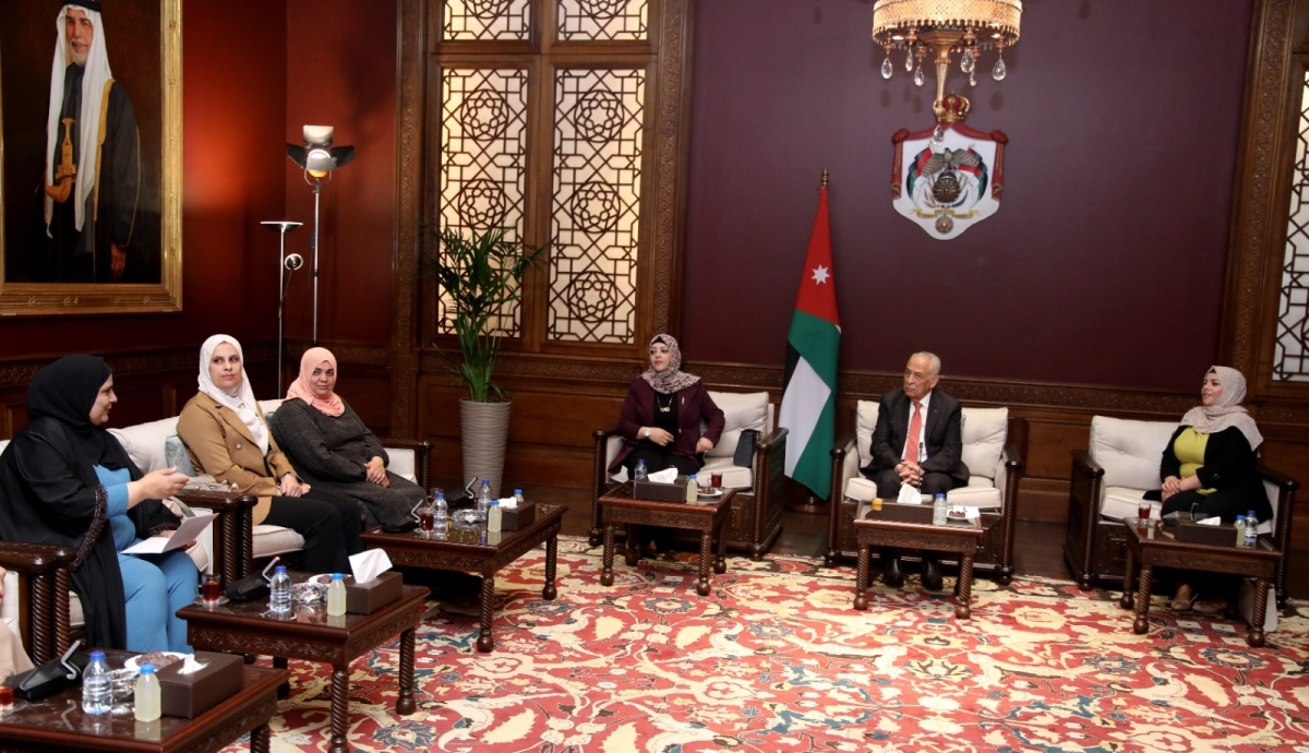 رئيس الديوان الملكي خلال لقائه فعاليات أكاديمية ومجتمعية وشعبية...صور