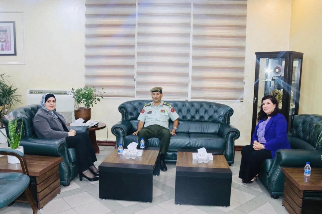 بحث سبل التعاون بين الغذاء والدواء والمختبرات العسكرية