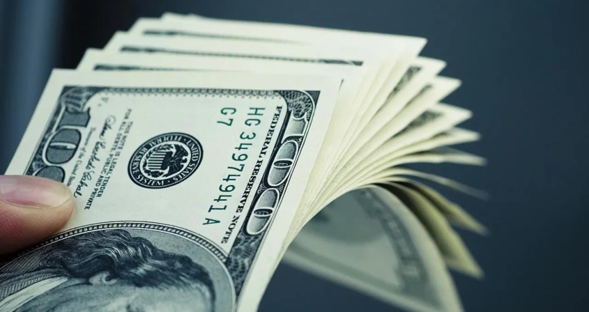 الدولار يقفز لأعلى مستوياته