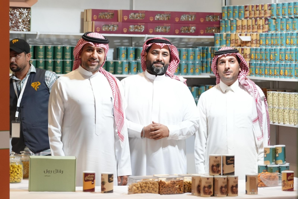 محامص جوهرة الهلال بالأحساء تمثل المملكة في معرض التمور والعسل الدولي بسلطنة عُمان وسط إشادة وإقبال جماهيري