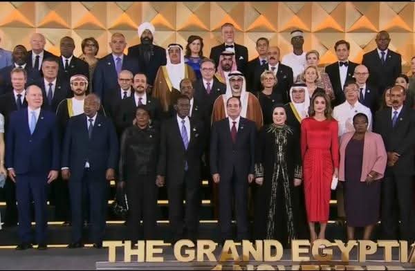 الملكة رانيا تحضر حفل افتتاح المتحف المصري الكبير