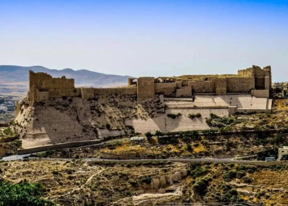 الملك يوجه الحكومة لإنشاء تلفريك في الكرك