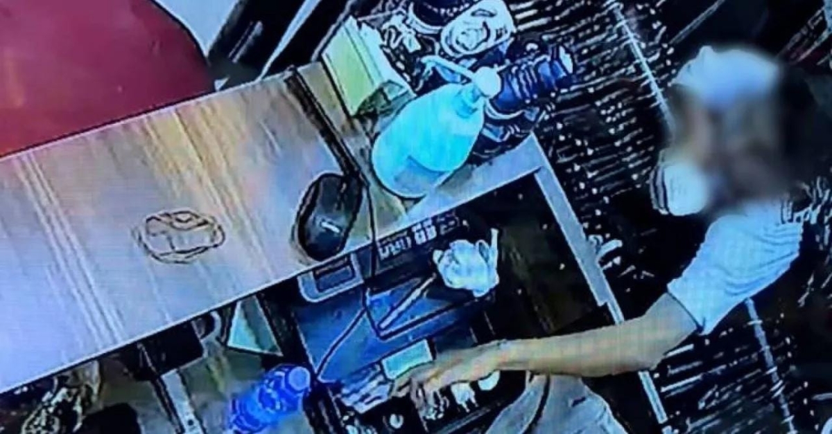 كاميرات مراقبة ترصد حدثا يسرق 50 دينارا من محل ملابس بعمان