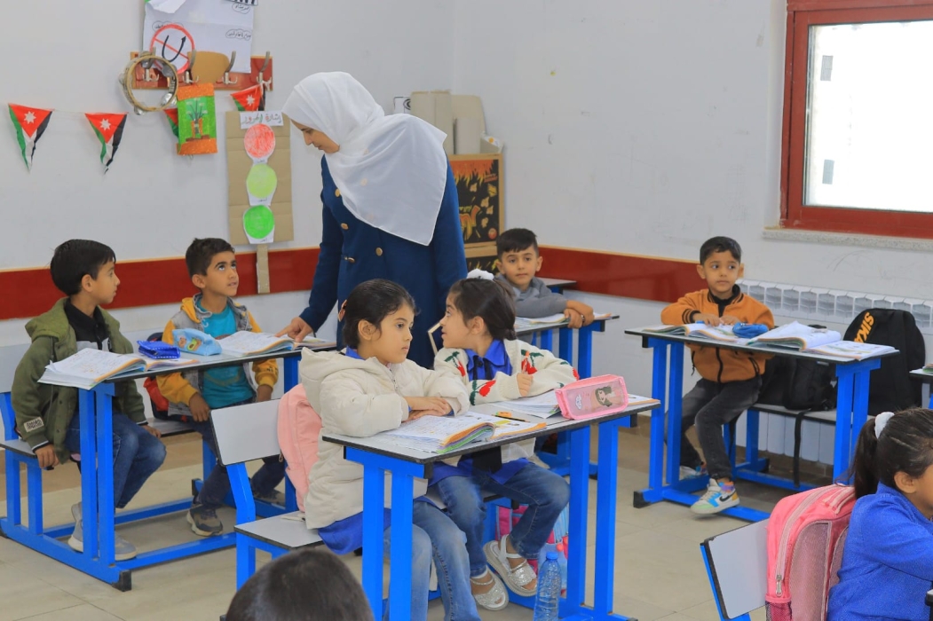 مدير تربية البادية الشمالية الغربية تتفقد مدرسة منشية السلطة الثانوية المختلطة