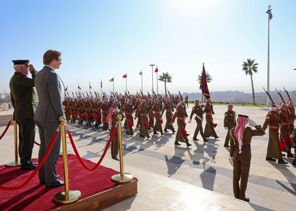 رئيس هيئة الأركان يستقبل وزير الدفاع الهولندي