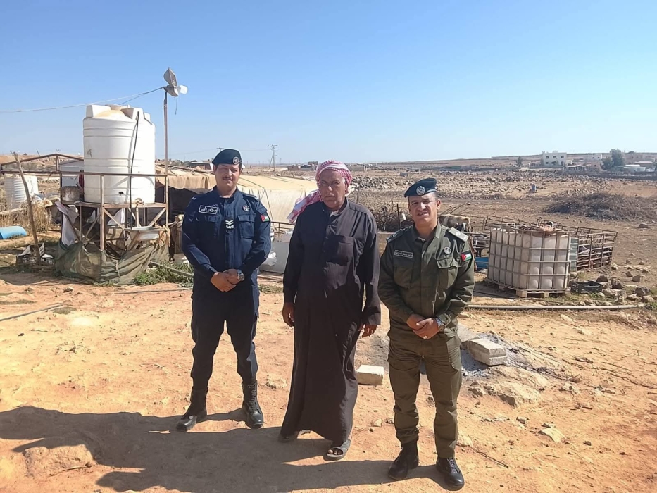 الشرطـة المجتمعيـة في الباديـة الشماليـة تنفذ حملـة توعويـة مع قرب فصل الشتاء