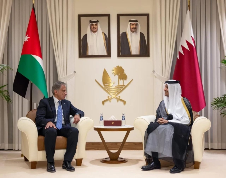 رئيس الوزراء ونظيره القطري يؤكدان إدامة التَّنسيق والتَّعاون وتطوير العلاقات الاقتصاديَّة