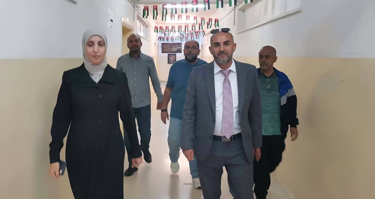 الطهراوي تتابع سير العملية التعليمية في مدرسة تيسير ظبيان