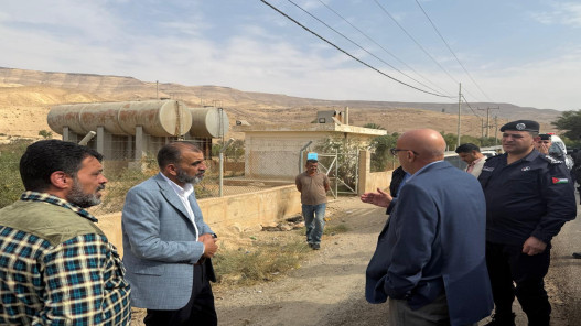 وزير المياه يوعز بزيادة صهاريج المياه وسرعة إنجاز محطة المعالجة في البربيطة