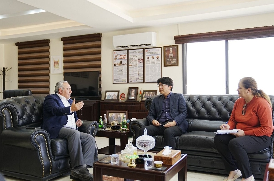 سلطة إقليم البترا تبحث تعزيز مشاريع الطاقة المتجددة