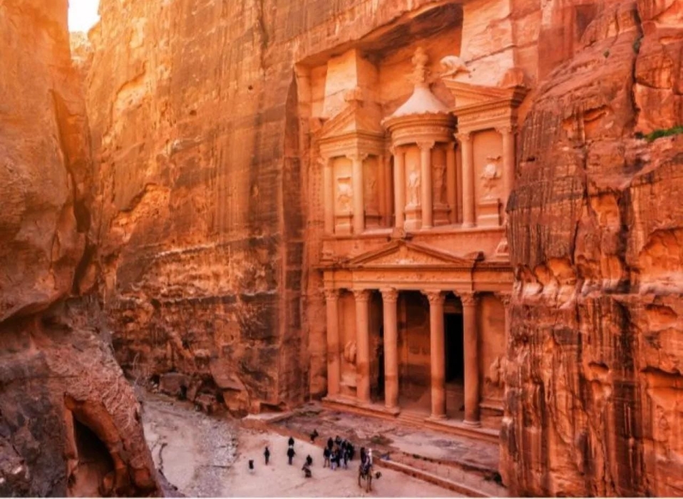 البترا تتعافى.. ارتفاع أعداد الزوار الأجانب بنسبة 99 الشهر الماضي