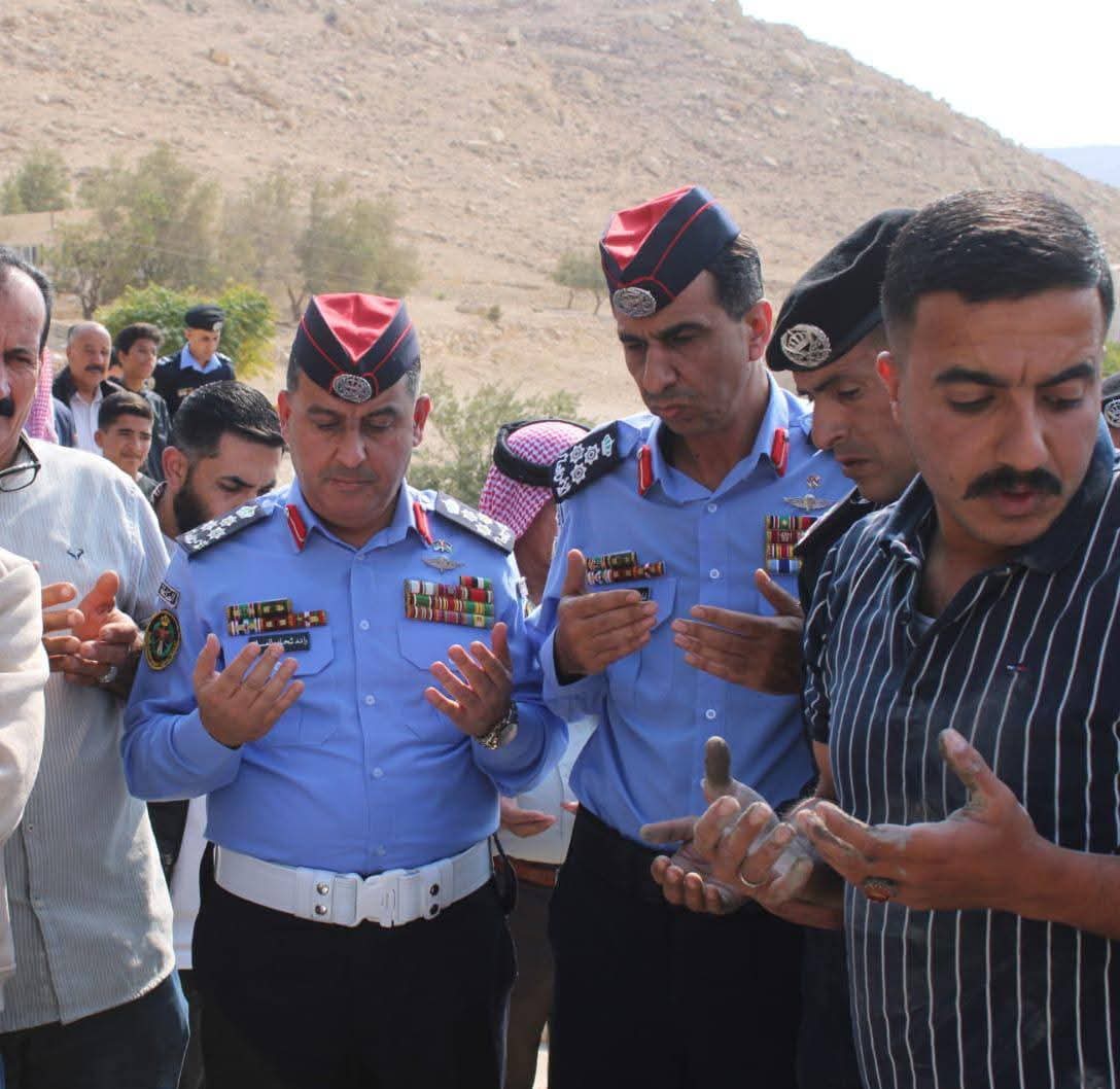 تشييع جثمان الوكيل عزالدين عبدالعزيز علي التيمه