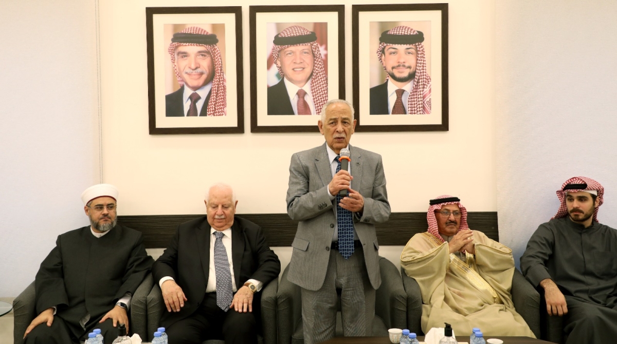 مندوبا عن الملك وولي العهد.. العيسوي يعزي آل السعدون