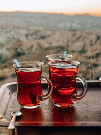 الشاي.. من نبتة الإمبراطور إلى مشروب العالم