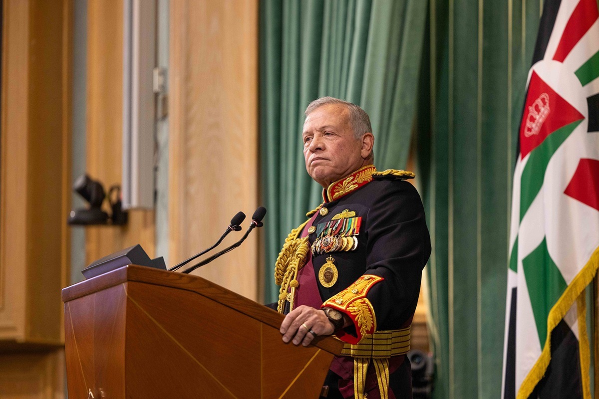 الملك يستمع إلى ردي مجلسي الأعيان والنواب على خطاب العرش