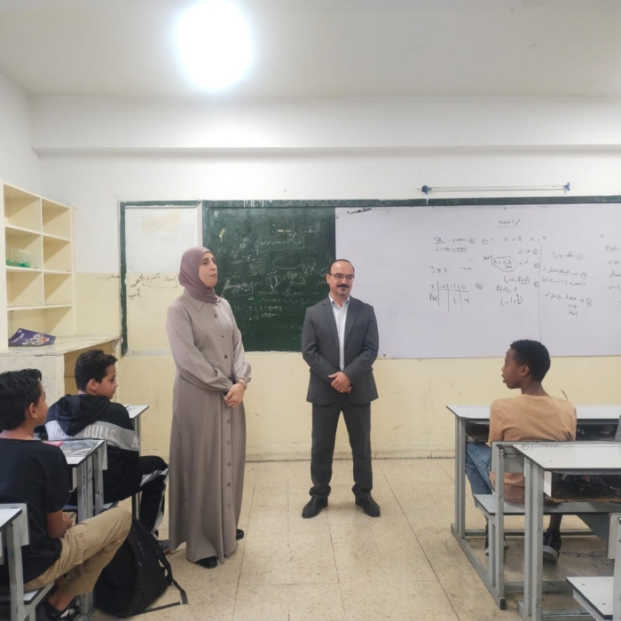 الطهراوي تتفقد مدرسة الرشيد الاساسية وتشارك طلبتها  الطابور الصباحي